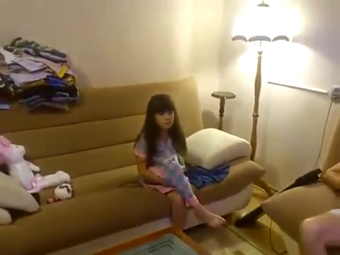 Видео Как напугать ребенка с помощью складок на животе.