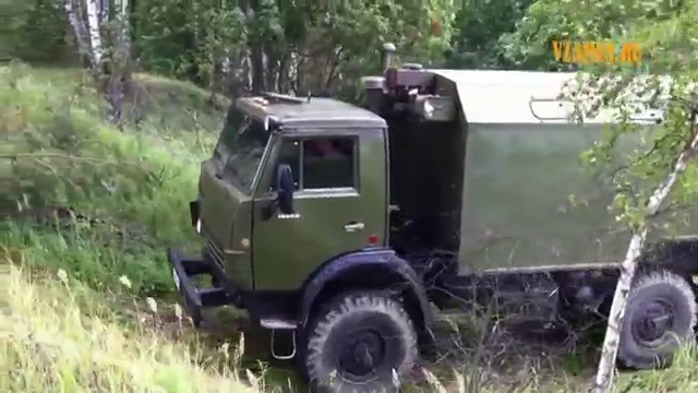 Едет парень на камазе танки не боятся грязи