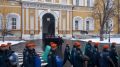 Кремлёвские солдаты президентского полка выходят из казармы в увольнение